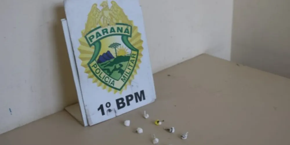 Buchas de cocaína estavam dentro do carro abordado pela Polícia Militar 