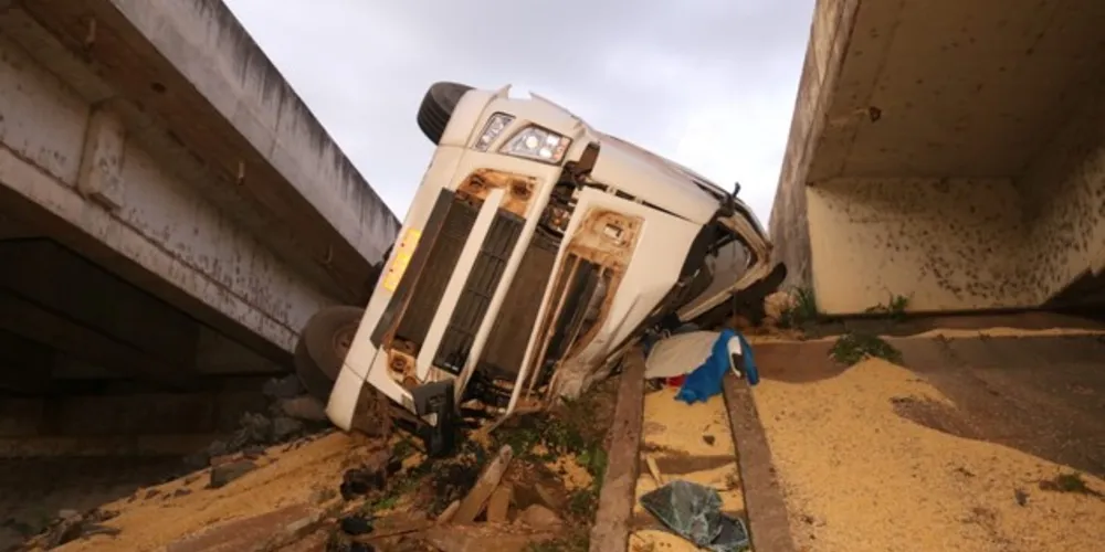 Acidente aconteceu no fim da tarde de quarta-feira entre Ponta Grossa e Tibagi, na BR-376