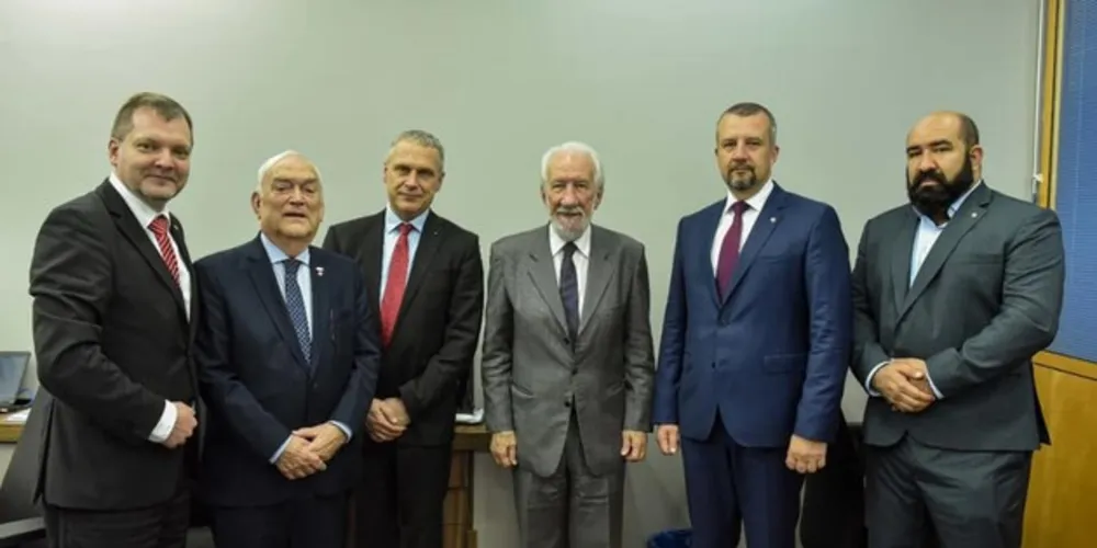 O encontro aconteceu na última terça-feira (10).