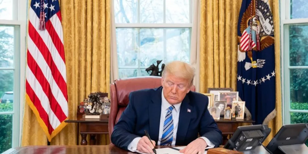 Trump  considerou que as medidas vão reduzir a ameaça que o coronavírus representa aos norte-americanos de “forma significativa”.
