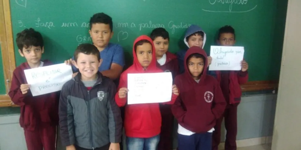 Imagem ilustrativa da imagem Cartazes espalham gratidão em escola de Piraí do Sul