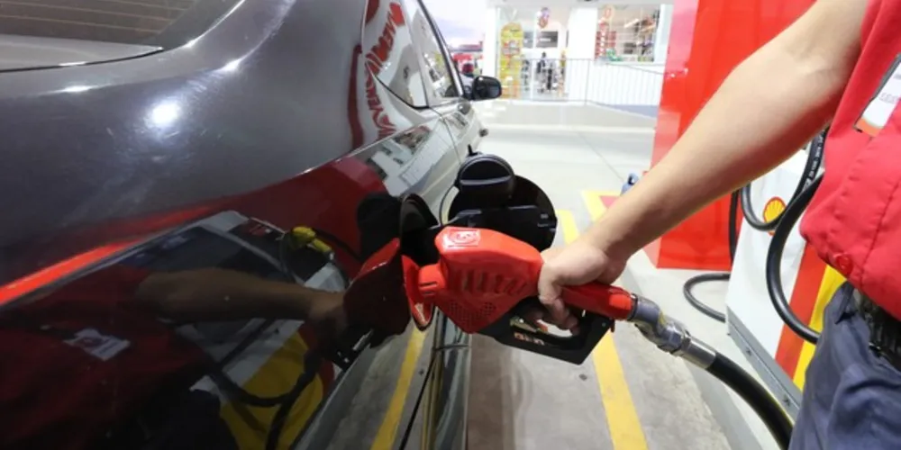 Imagem ilustrativa da imagem Preço da gasolina cairá 9,5% nas refinarias