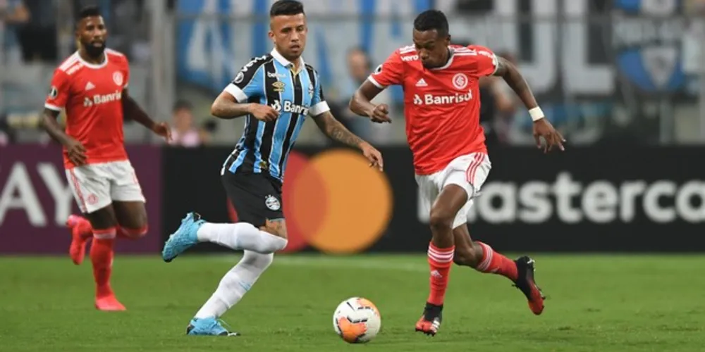 Partida teve oito expulsos, muitas chances de gol e empate em 0 a 0