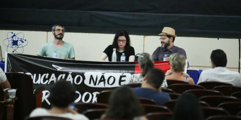 Paralisação faz parte de ato nacional em defesa da Educação, Serviços Públicos e Democracia