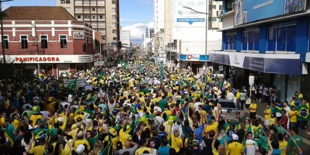 Em outras datas, manifestações semelhantes levaram um grande número de pessoas à Vicente Machado