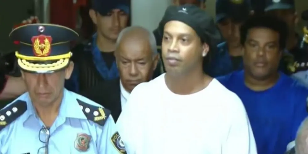 Ex-jogador está detido há uma semana em um presídio de segurança máxima em Assunção, capital do Paraguai, após entrar no país com passaporte falso