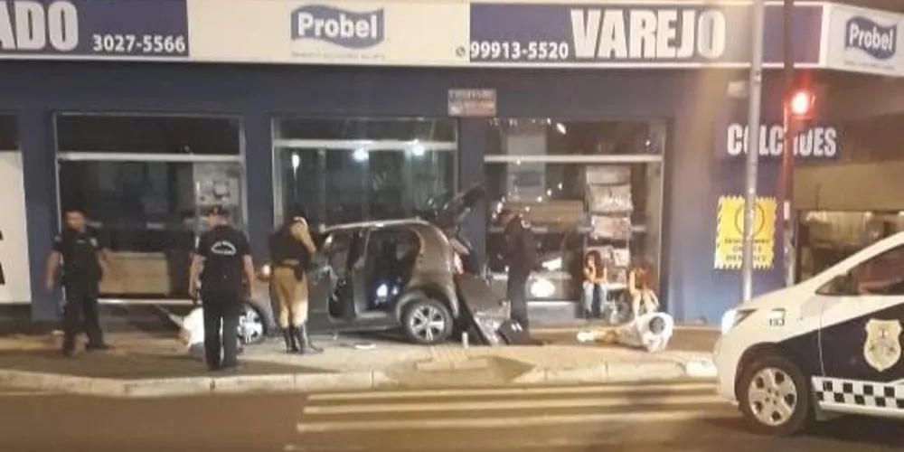 Imagem ilustrativa da imagem Perseguição policial acaba em acidente no Centro
