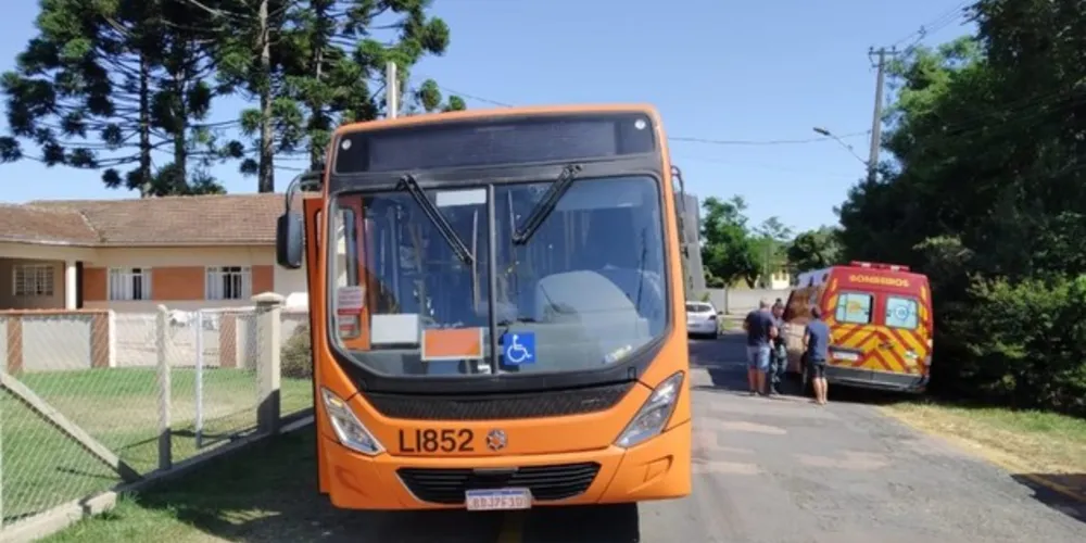 Imagem ilustrativa da imagem Motorista de APP se joga de carro durante assalto e acaba atropelado