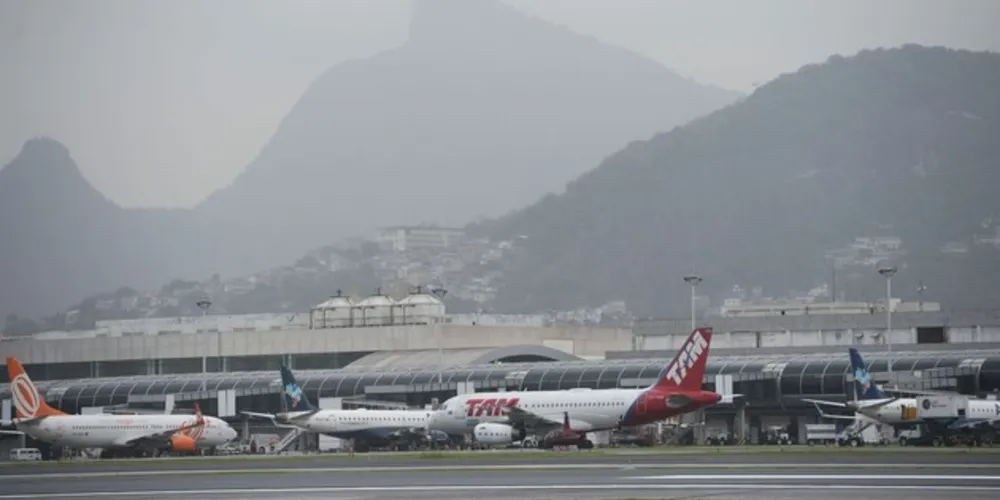 Imagem ilustrativa da imagem American Airlines suspende voos para o Brasil