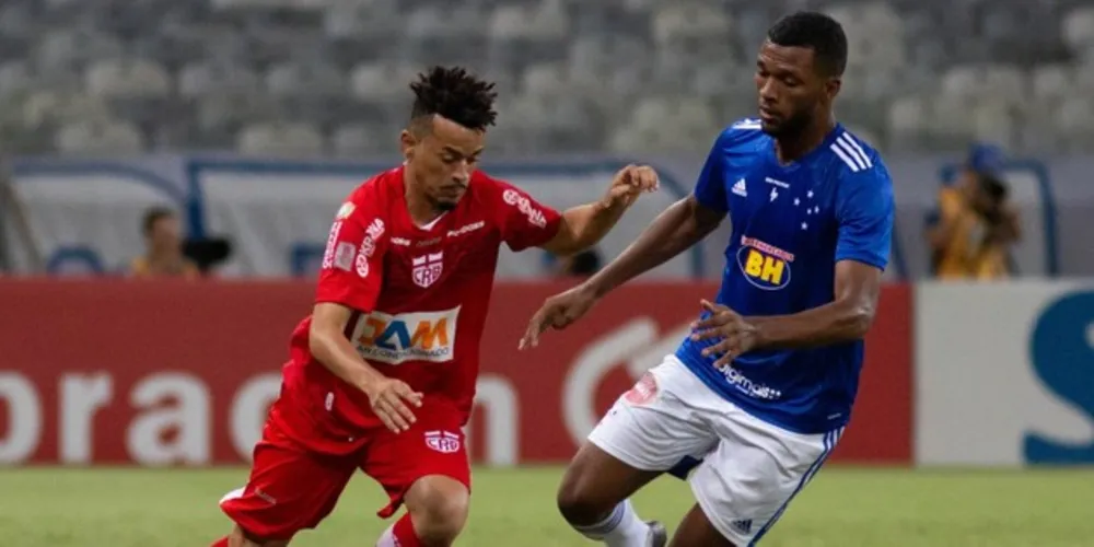 De acordo com a nota da CBF, cabe às Federações Estaduais de Futebol e entidades organizadoras tomar decisões específicas para cada competição regional
