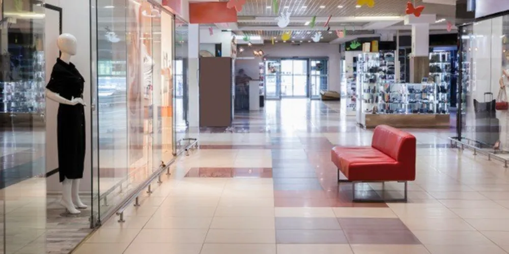 Para aqueles itens perecíveis, a angústia é ainda maior em ver o estoque preenchendo sacos de lixo