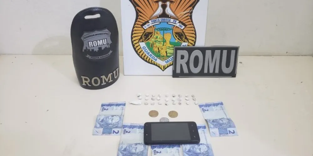 Rapaz flagrado com mais de 20 pedras de crack acabou preso em flagrante por tráfico