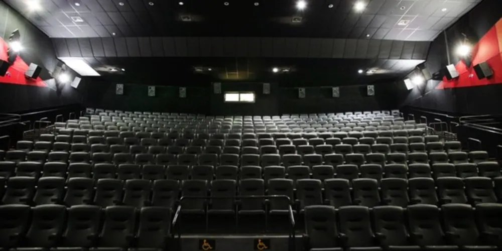 Rede de cinemas anunciou que a medida visa a preservação da saúde da população