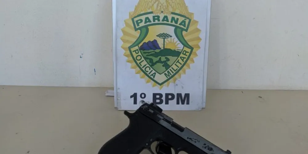 Rapaz de 24 anos foi flagrado pela equipe do Pelotão de Choque da PM com arma de brinquedo