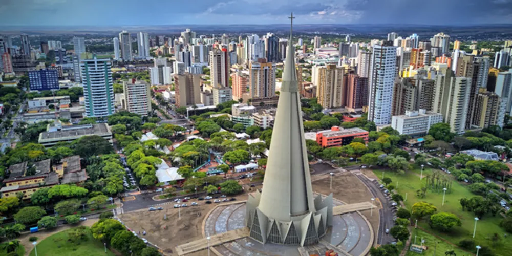 Shoppings centers, restaurantes e o comércio, exceto mercados, clínicas e farmácias, devem se manter fechados
