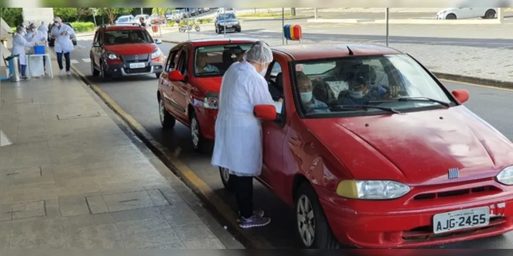 No primeiro dia cerca de 8000 idosos foram vacinados em Ponta Grossa