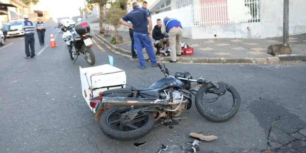 Motociclista sofreu apenas lesões leves e foi levado ao Pronto Socorro Municipal