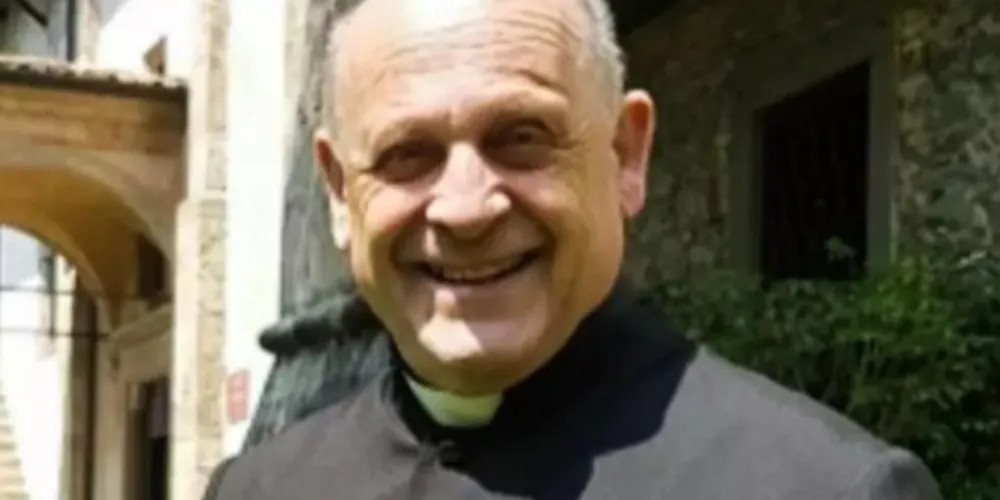 Giuseppe Berardelli, de 72 anos, morreu depois de recusar ser colocado em um respirador que seus paroquianos haviam comprado para ele. 
