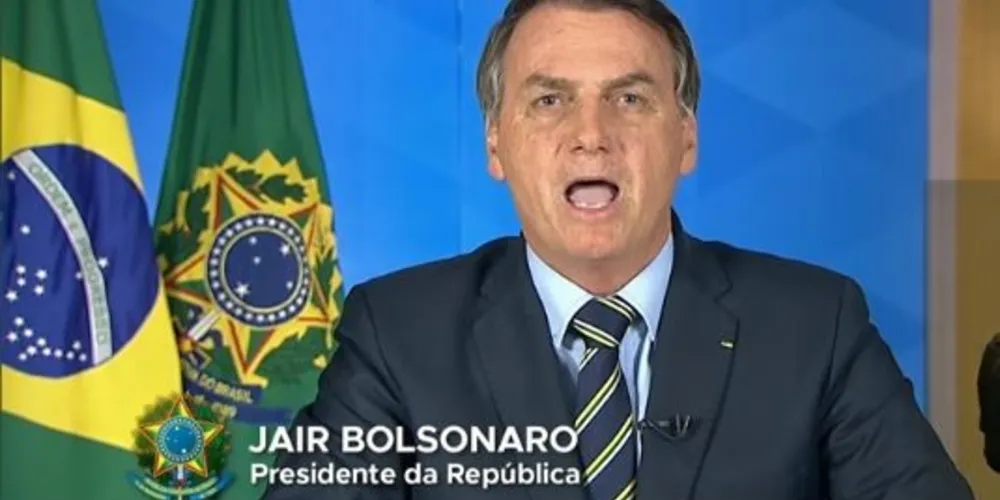  Jair Bolsonaro voltou a minimizar na noite desta terça (24) a gravidade da doença.