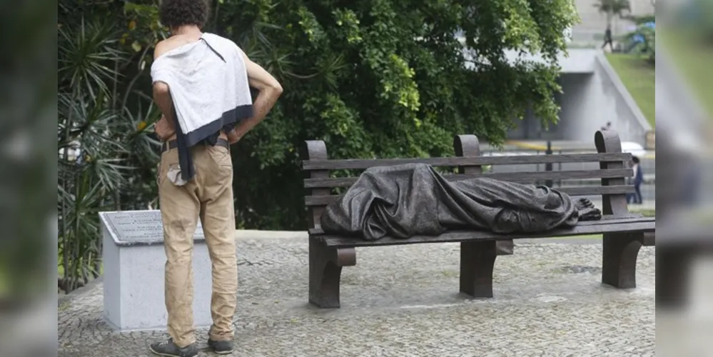 Pessoas em situação de rua, com deficiência e idosos são alvos