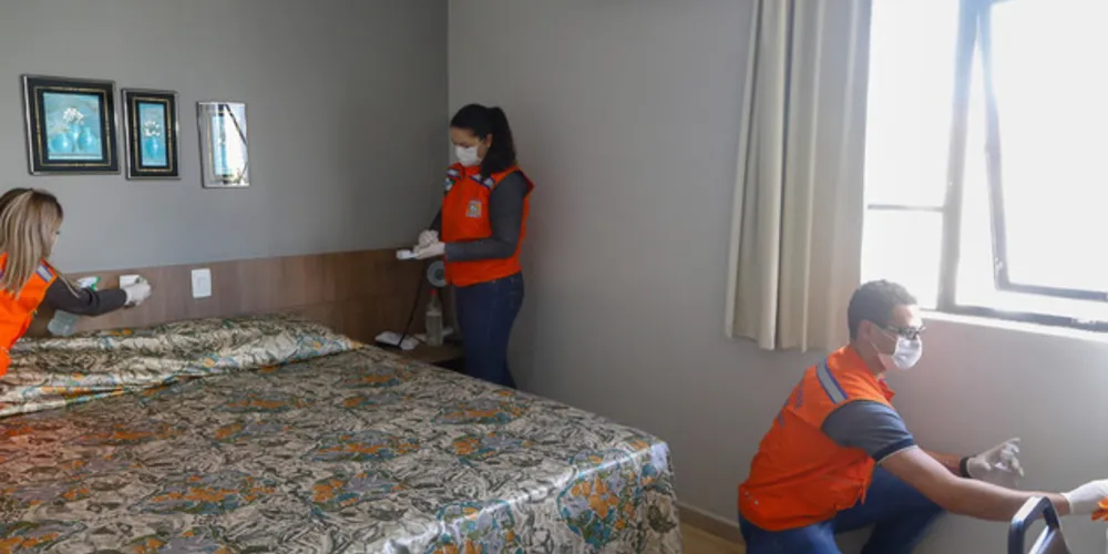 Hotéis de Curitiba, Medianeira (Oeste), Guaratuba e Pontal do Paraná, no Litoral, disponibilizaram seus espaços para o alojamento dos profissionais da saúde que atuam no controle e tratamento da Covid-19.