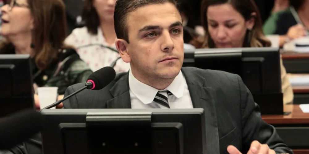 Imagem ilustrativa da imagem Aliel apoia redução do salário para os três poderes