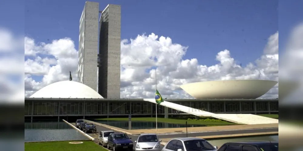 Os senadores também aprovaram por unanimidade a liberação do Fundo Nacional de Saúde (FNS), no valor de R$ 6 bilhões, para aplicação em ações contra o coronavírus