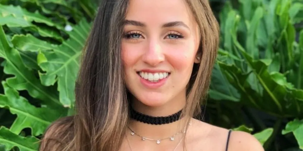 BDAY – A acadêmica de Engenharia Civil Luana Camlofski, uma das belas de sua geração, irá comemorar no próximo domingo (29) a passagem de seu aniversário. Jovem delicada e de beleza estonteante Luana é só orgulho para a mãe coruja Isabela Farhat. Da coluna RC os desejos de infinitas alegrias.