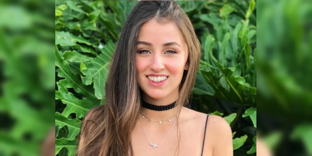 BDAY – A acadêmica de Engenharia Civil Luana Camlofski, uma das belas de sua geração, irá comemorar no próximo domingo (29) a passagem de seu aniversário. Jovem delicada e de beleza estonteante Luana é só orgulho para a mãe coruja Isabela Farhat. Da coluna RC os desejos de infinitas alegrias.