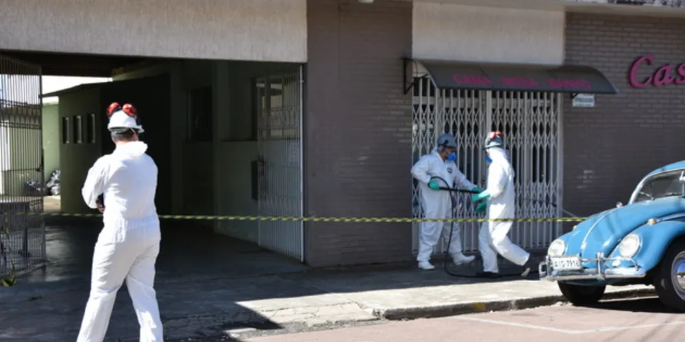 Imagem ilustrativa da imagem Carambeí desinfeta espaços públicos da cidade no combate ao coronavírus