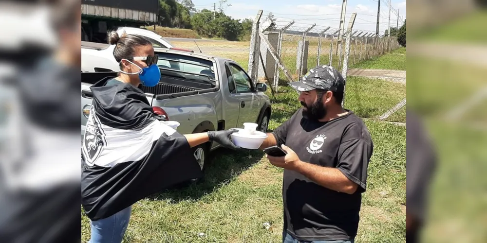 Ação da torcida operariana entrega refeições no horário do almoço e jantar
