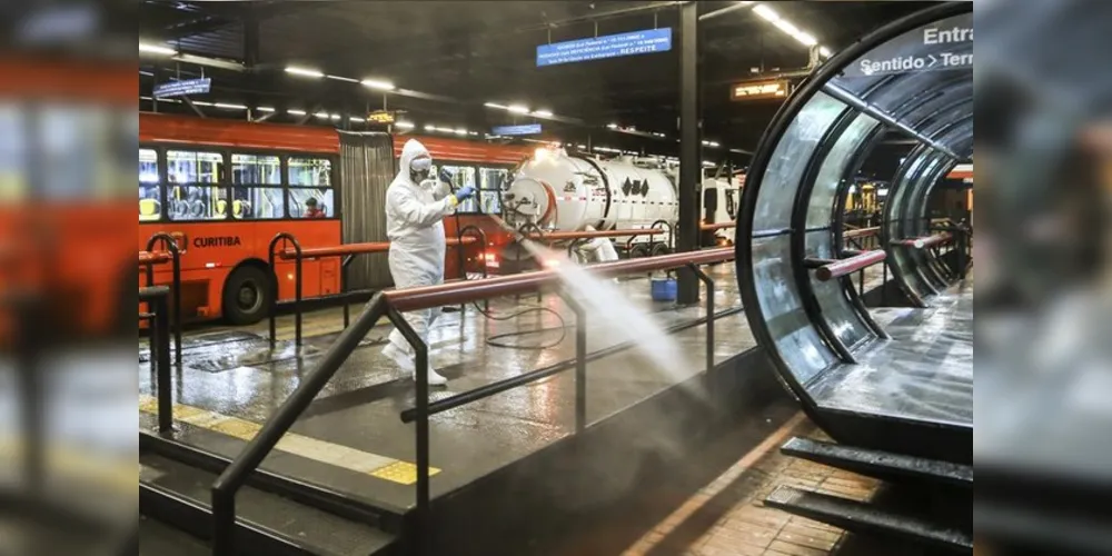 Imagem ilustrativa da imagem Curitiba reforça limpeza dos 22 terminais de ônibus