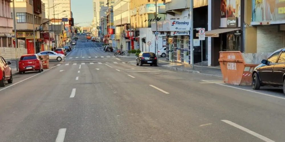 Cidade segue optando pelo isolamento social e ruas continuam vazias