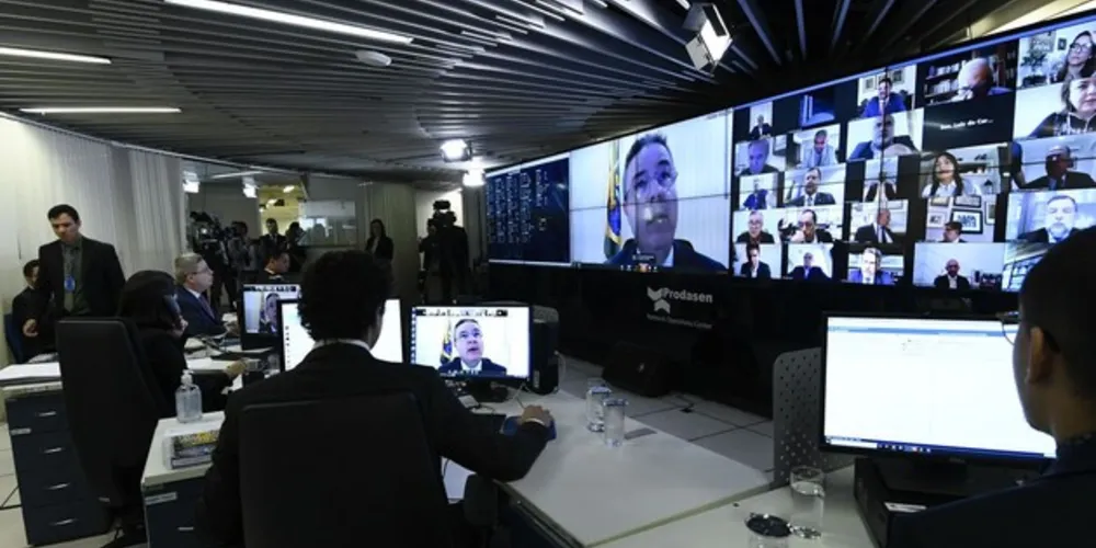 Na manhã desta segunda (30), os líderes se reunirão, também remotamente, para discutir outras votações prioritárias da semana.