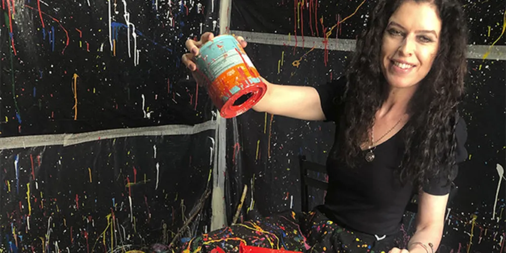 Idealizadora do concurso, Renata Regis Florisbelo celebra seu 14º livro