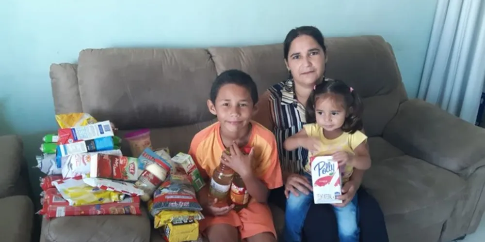 Para que toda a entrega ocorresse de maneira organizada e sem a aglomeração de pessoas, todas as diretoras entraram em contato com cada uma das famílias e agendaram os horários de retirada
