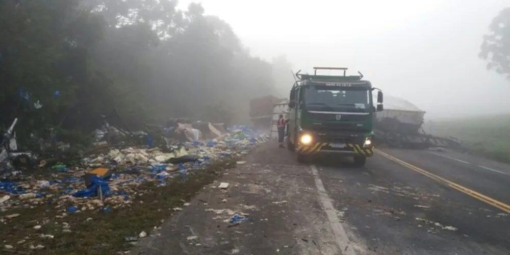Tragédia aconteceu na madrugada e deixou dois mortos e um ferido grave
