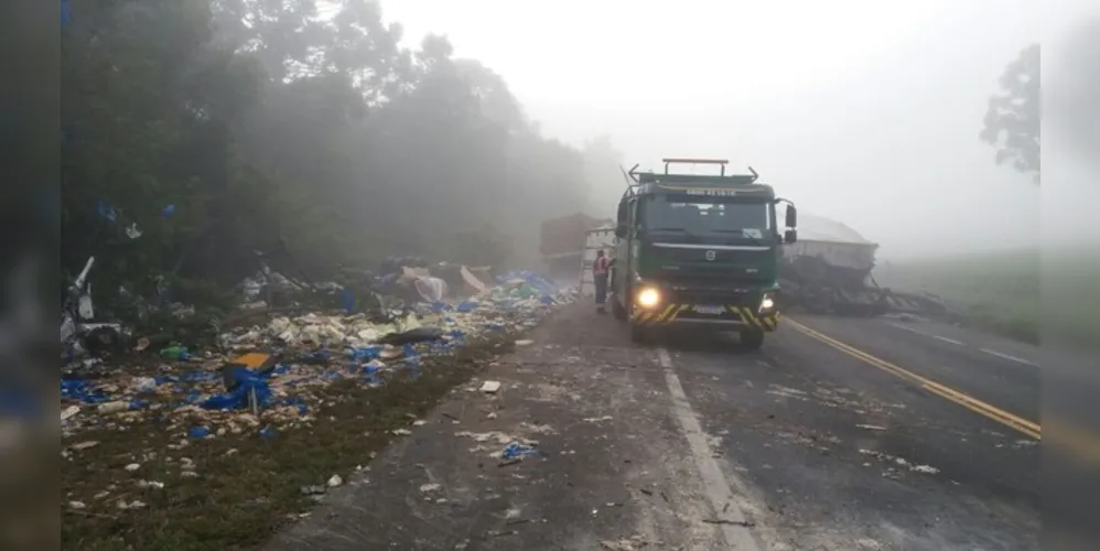 Tragédia aconteceu na madrugada e deixou dois mortos e um ferido grave