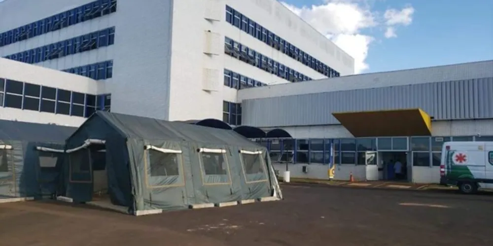 Estrutura funciona como posto de triagem para a população