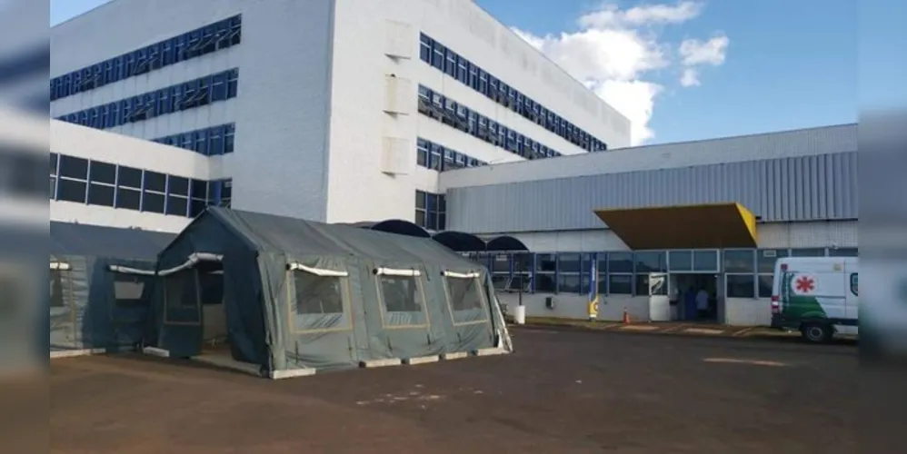 Estrutura funciona como posto de triagem para a população