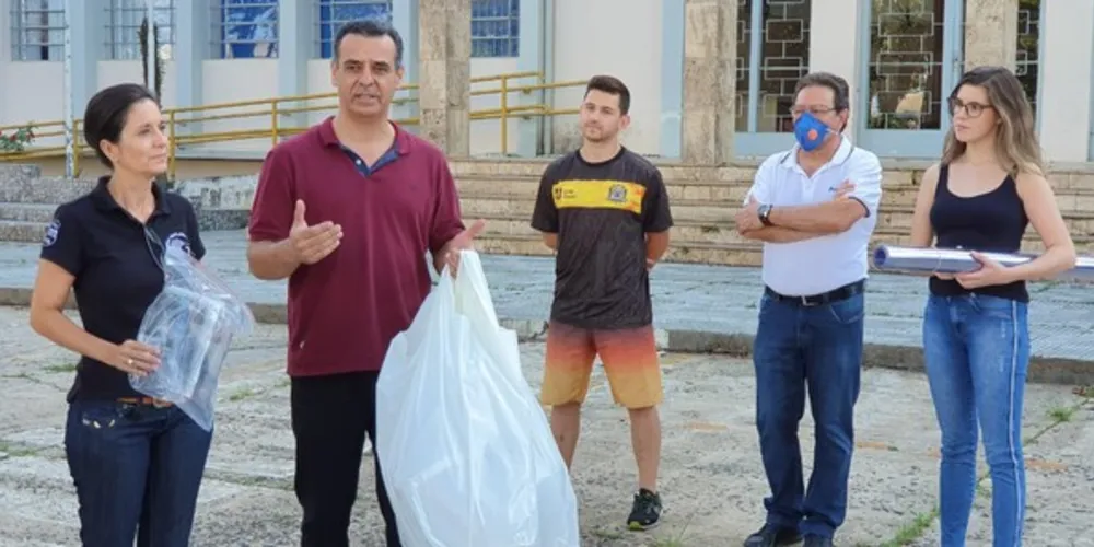 Imagem ilustrativa da imagem UEPG realiza entrega de máscaras para PM e Samu de PG