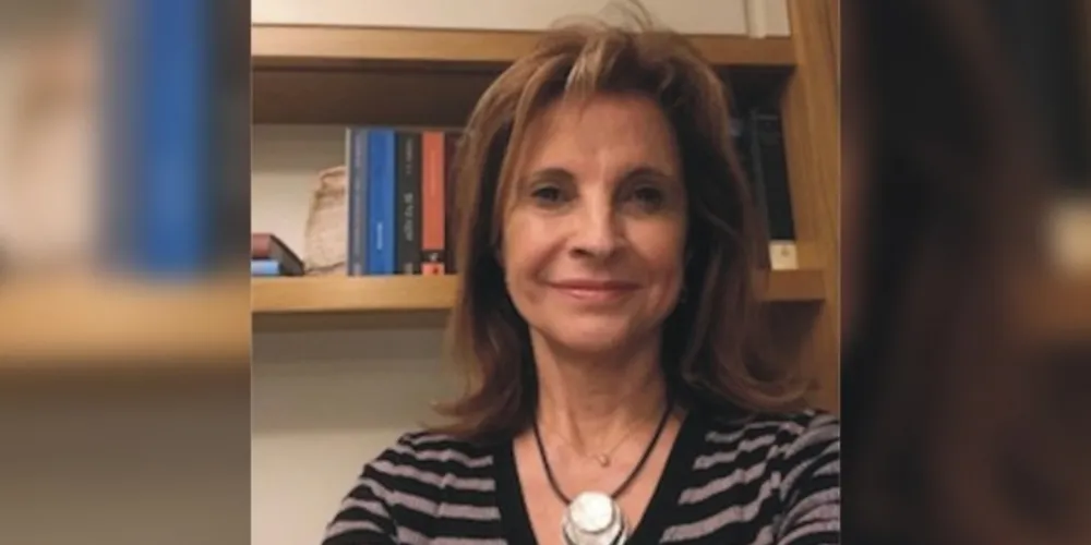 
Rosana é formada em Letras Português-Francês pela Universidade Católica do Paraná e atua como revisora