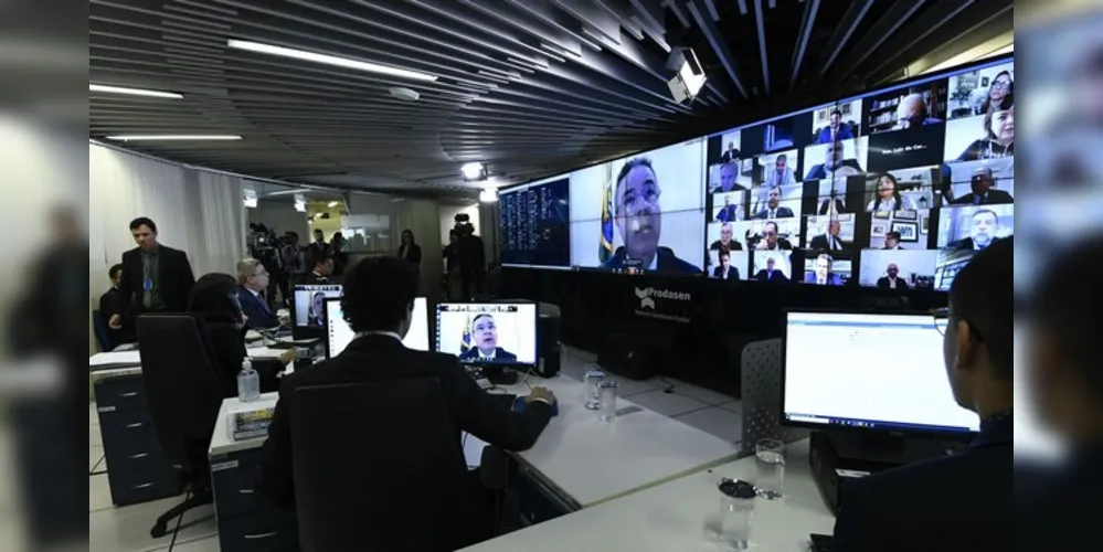 Projeto conhecido como "coronavoucher" segue para votação na Câmara