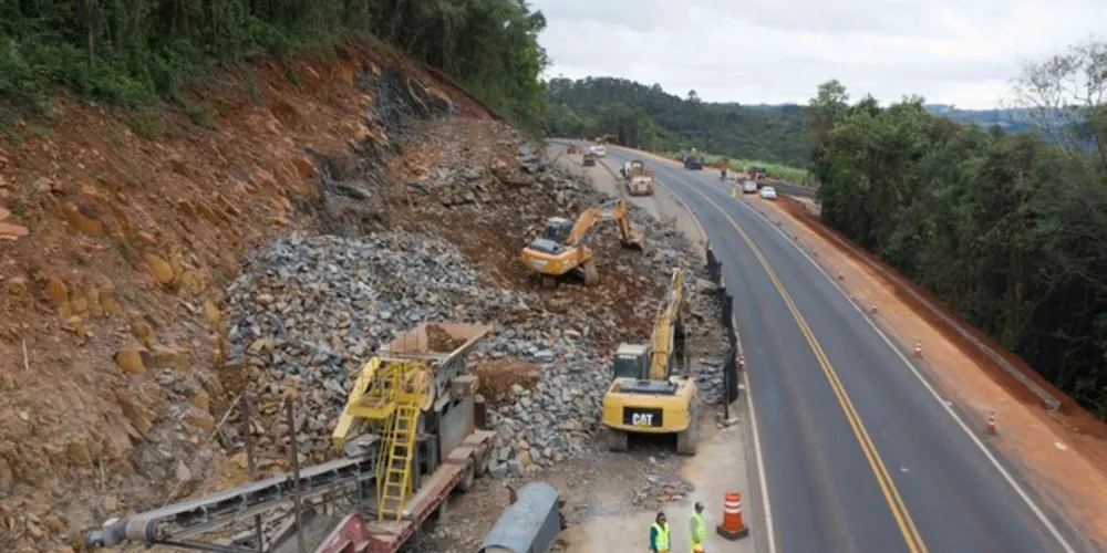 Detonação de rochas é necessária para o avanço das obras da RodoNorte na região