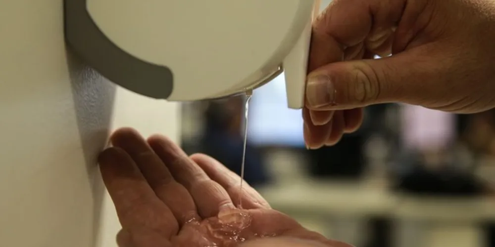 A maioria das pessoas toma medidas contra o coronavírus, como lavar as mãos, mas somente cerca de 40% sabem como proceder em caso de se infectarem com o vírus.