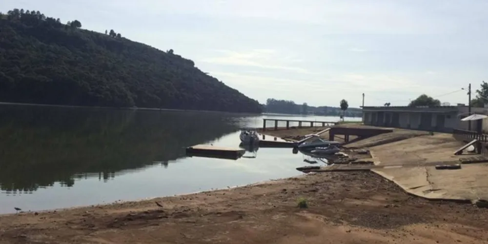 Em outros períodos, a represa também teve baixa no nível de água;