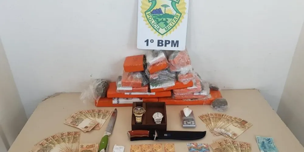 Imagem ilustrativa da imagem PM flagra entrega de mochila com drogas no Los Angeles