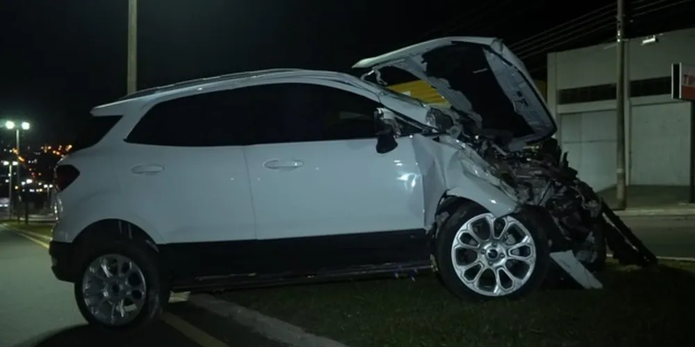 Acidente aconteceu na noite de sexta-feira na Avenida Visconde de Taunay