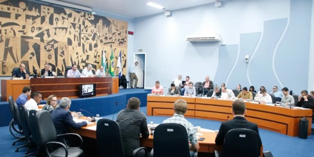 Vereadores e funcionários administrativos vão estar na Casa de Leis municipal na próxima segunda