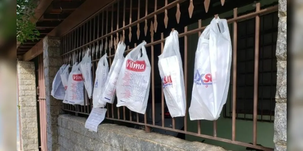 Varal improvisado na casa da professora Andréia Maria Gomes Machado